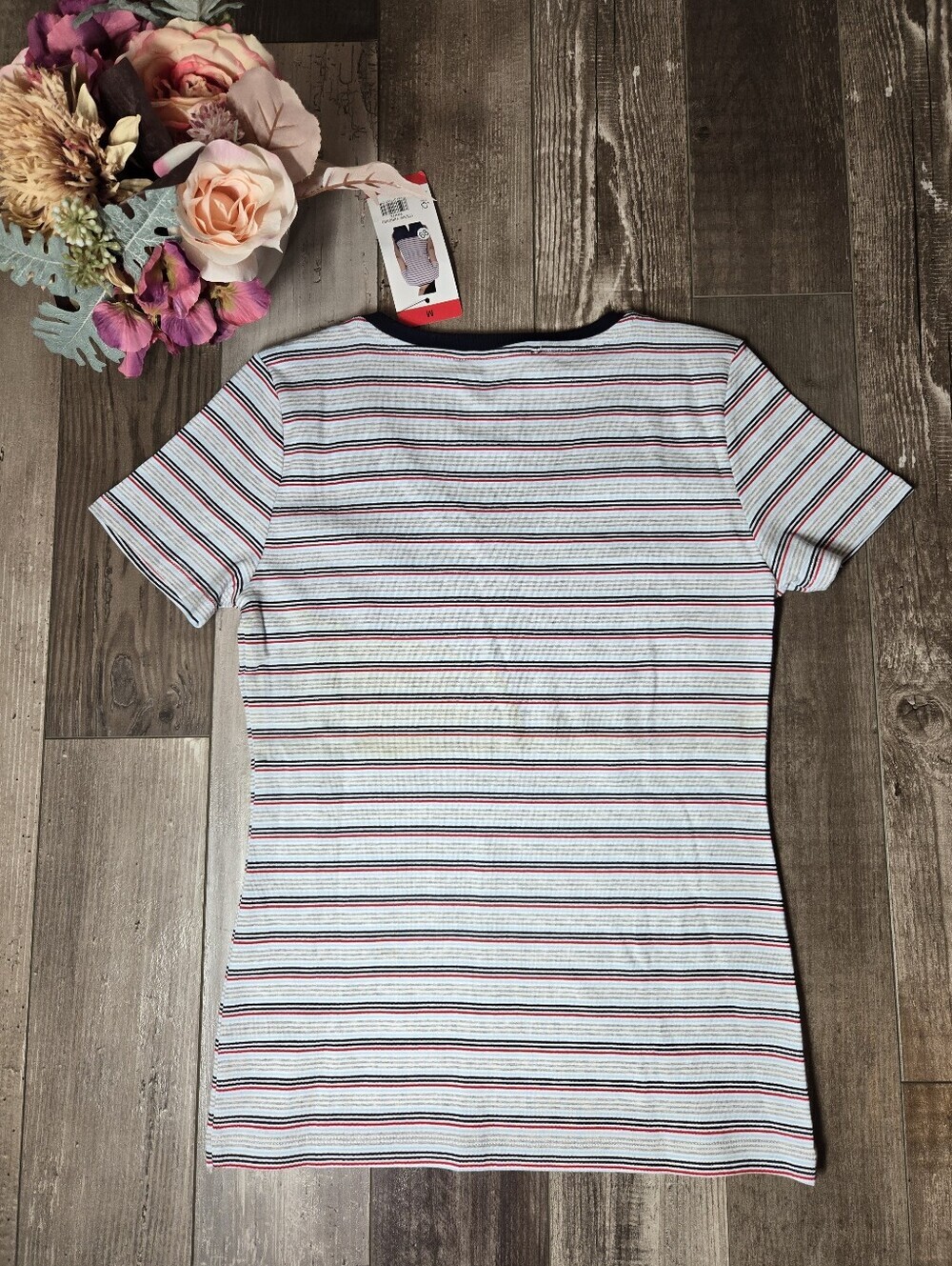 NWT Tommy Hilfiger Women's Striped V-Neck Tee T-Shirt Gray Blue Red White Medium - Picture 16 of 16